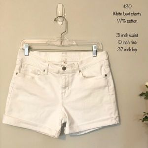 White Levi’s shorts